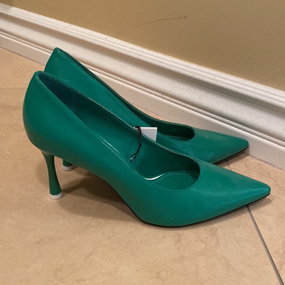 *NEW AND NEVER WORN* Zara Green Pumps - Picture 2 of 4